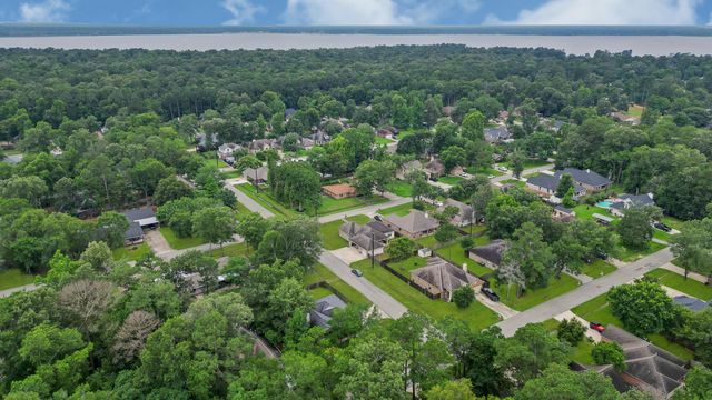 2827 Deep Anchor Way, Crosby, TX 77532