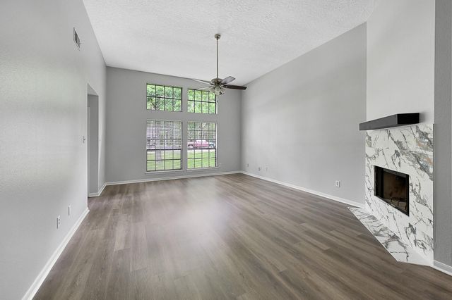 2827 Deep Anchor Way, Crosby, TX 77532
