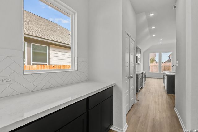 138 Heidi Hill, Castroville, TX 78009