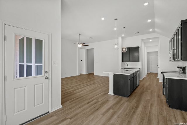 138 Heidi Hill, Castroville, TX 78009