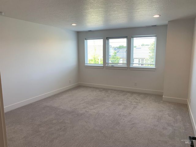 11462 W Heliopsis Dr, Star, ID 83669