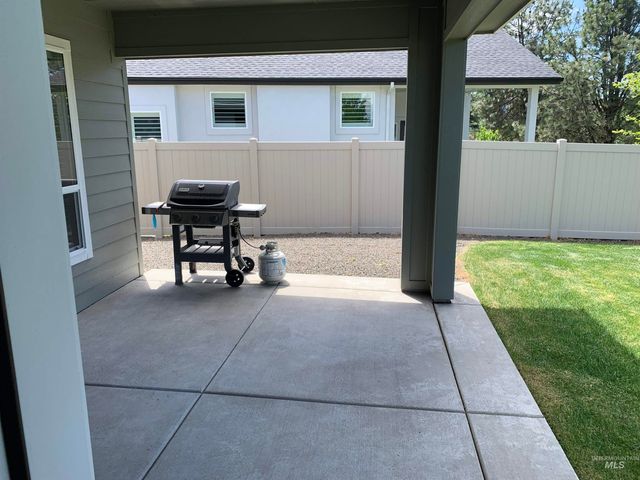 11462 W Heliopsis Dr, Star, ID 83669
