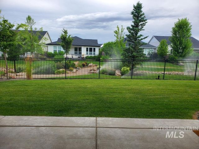 11462 W Heliopsis Dr, Star, ID 83669
