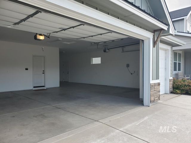 11462 W Heliopsis Dr, Star, ID 83669