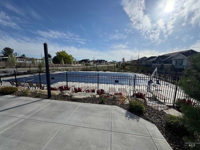 11462 W Heliopsis Dr, Star, ID 83669