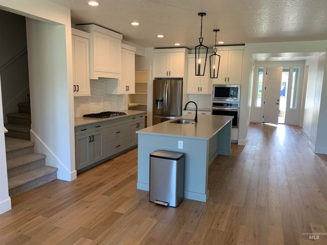11462 W Heliopsis Dr, Star, ID 83669