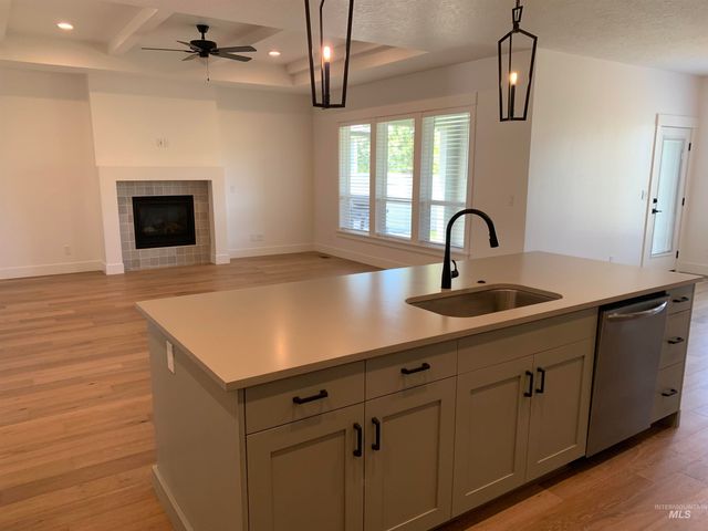 11462 W Heliopsis Dr, Star, ID 83669