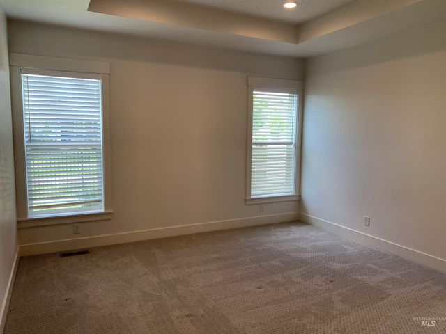 11462 W Heliopsis Dr, Star, ID 83669