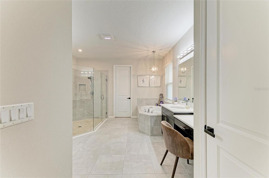 Image 35 of property listing at 16528 PAYNES MILL DRIVE, Bradenton, FL 34211
