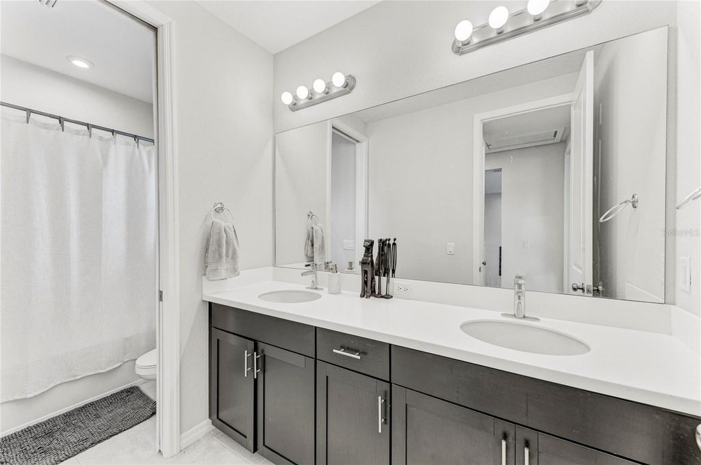 Image 39 of property listing at 16528 PAYNES MILL DRIVE, Bradenton, FL 34211