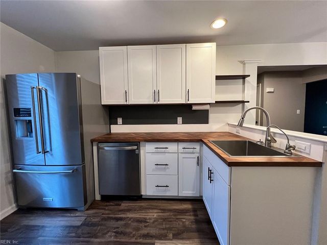 120 Misty Ridge LN, Suffolk, VA 23434