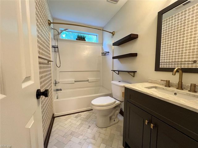 120 Misty Ridge LN, Suffolk, VA 23434