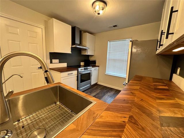 120 Misty Ridge LN, Suffolk, VA 23434