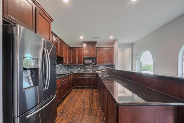 2602 Avenue L, Santa Fe, TX 77510