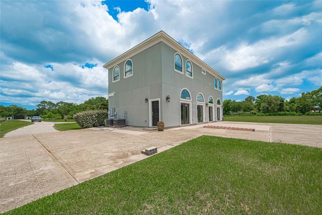 2602 Avenue L, Santa Fe, TX 77510