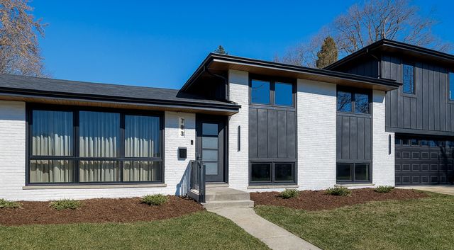 703 N Gibbons Avenue, Arlington Heights, IL 60004