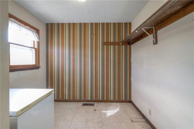 21001 E 307th Street, Harrisonville, MO 64701