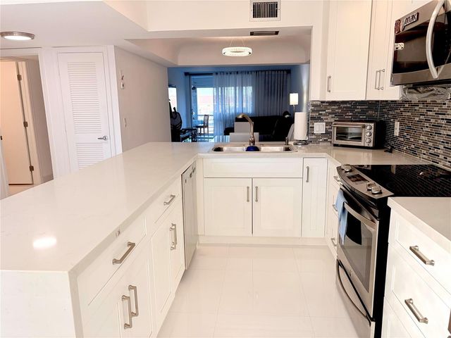 23099 Barwood Lane 308, Boca Raton, FL 33428