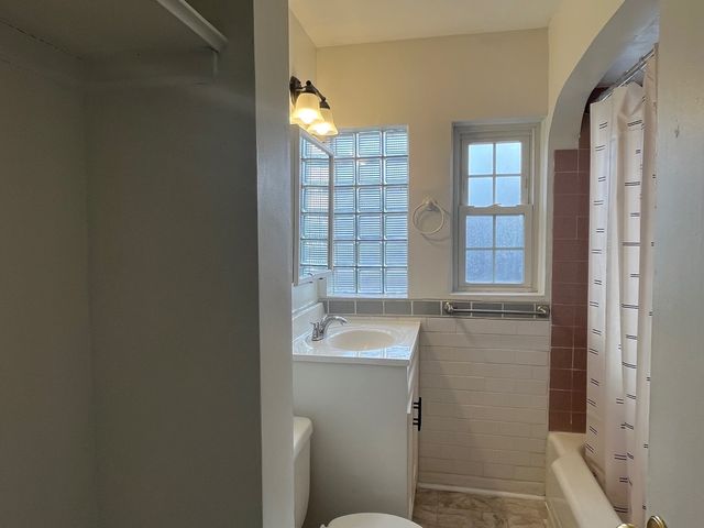 918 N 5th Avenue 2, Maywood, IL 60153