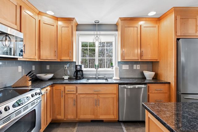 138 Fir Hill Ln, Northbridge, MA 01534