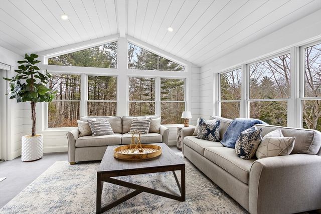 138 Fir Hill Ln, Northbridge, MA 01534