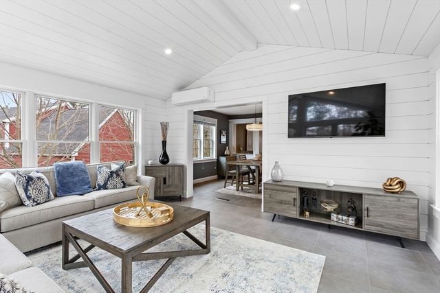 138 Fir Hill Ln, Northbridge, MA 01534