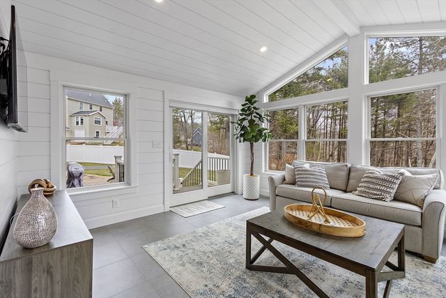 138 Fir Hill Ln, Northbridge, MA 01534