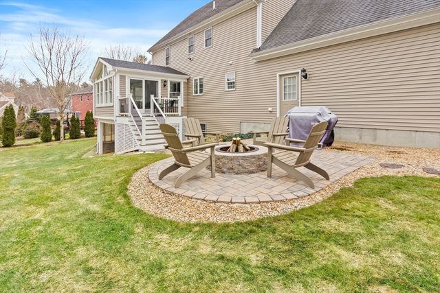 138 Fir Hill Ln, Northbridge, MA 01534