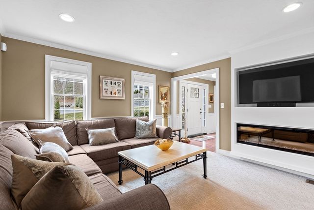 138 Fir Hill Ln, Northbridge, MA 01534