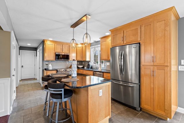 138 Fir Hill Ln, Northbridge, MA 01534