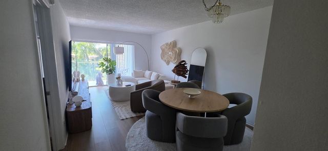 7900 Camino Circle 407, Miami, FL 33143