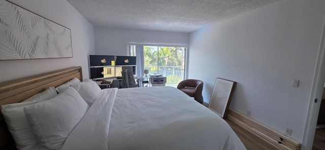 7900 Camino Circle 407, Miami, FL 33143