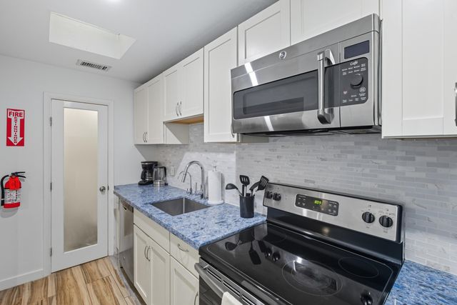 1145 NE 17th Way 1-2, Fort Lauderdale, FL 33304