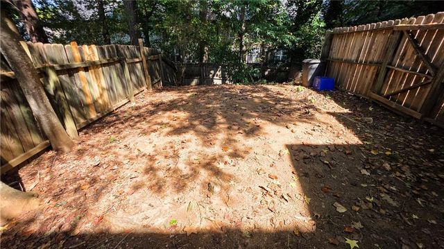 1040 Huntington Trace SE, Smyrna, GA 30082