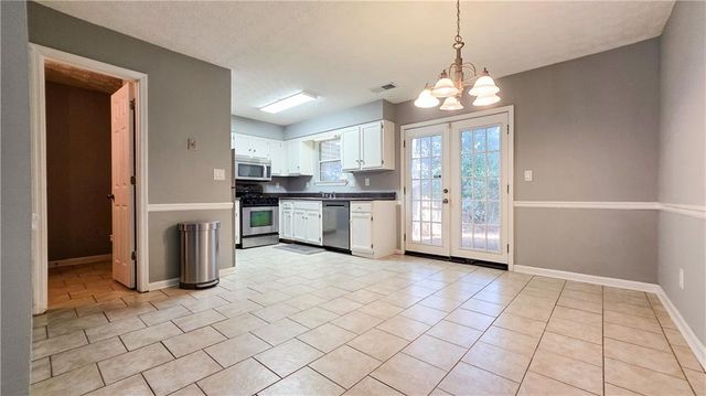 1040 Huntington Trace SE, Smyrna, GA 30082