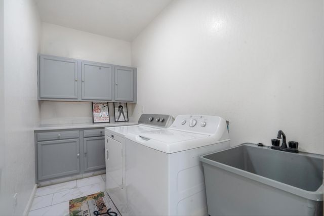 9 Elias Road, Los Lunas, NM 87031