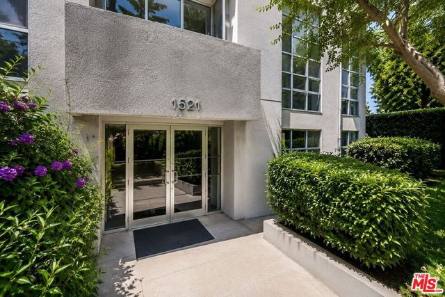 1521 Greenfield Avenue 104, Los Angeles, CA 90025