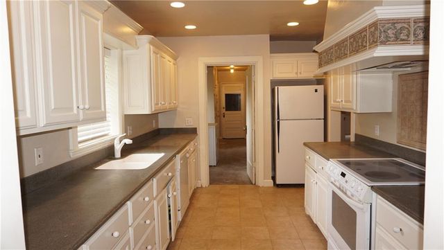 1127 Glenwood Avenue, Nichols Hills, OK 73116