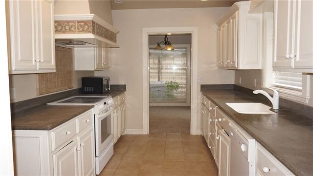 1127 Glenwood Avenue, Nichols Hills, OK 73116
