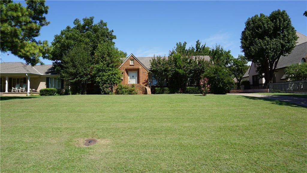 1127 Glenwood Avenue, Nichols Hills, OK 73116