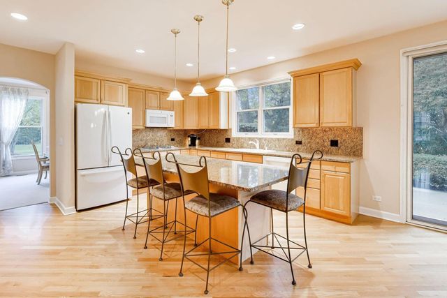 411 Periwinkle Way, Prospect Heights, IL 60070