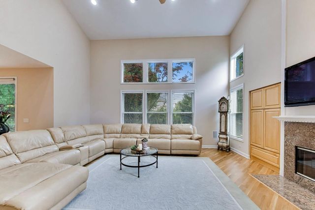 411 Periwinkle Way, Prospect Heights, IL 60070