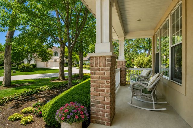 411 Periwinkle Way, Prospect Heights, IL 60070