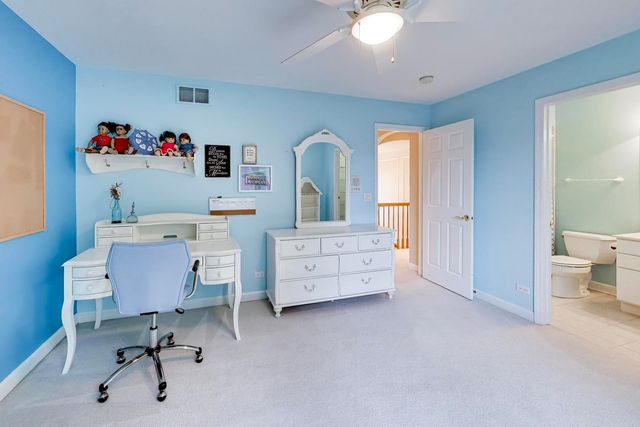 411 Periwinkle Way, Prospect Heights, IL 60070