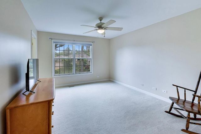 411 Periwinkle Way, Prospect Heights, IL 60070