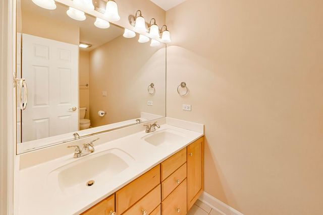 411 Periwinkle Way, Prospect Heights, IL 60070