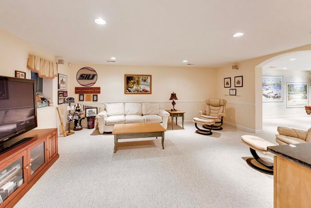 411 Periwinkle Way, Prospect Heights, IL 60070