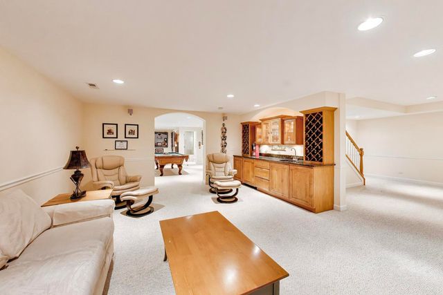 411 Periwinkle Way, Prospect Heights, IL 60070