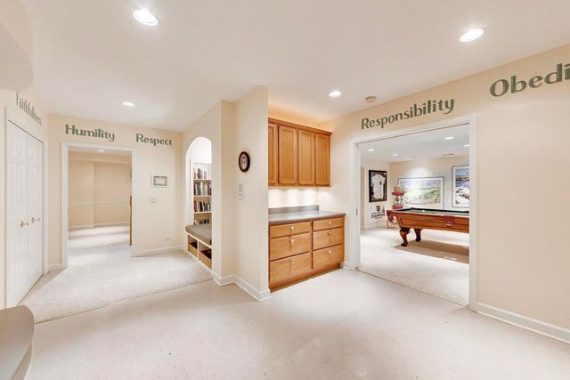 411 Periwinkle Way, Prospect Heights, IL 60070