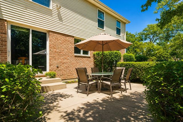 411 Periwinkle Way, Prospect Heights, IL 60070